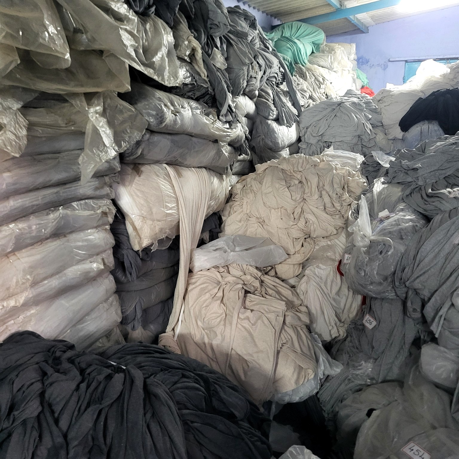 Ready stock export surplus fabrics
