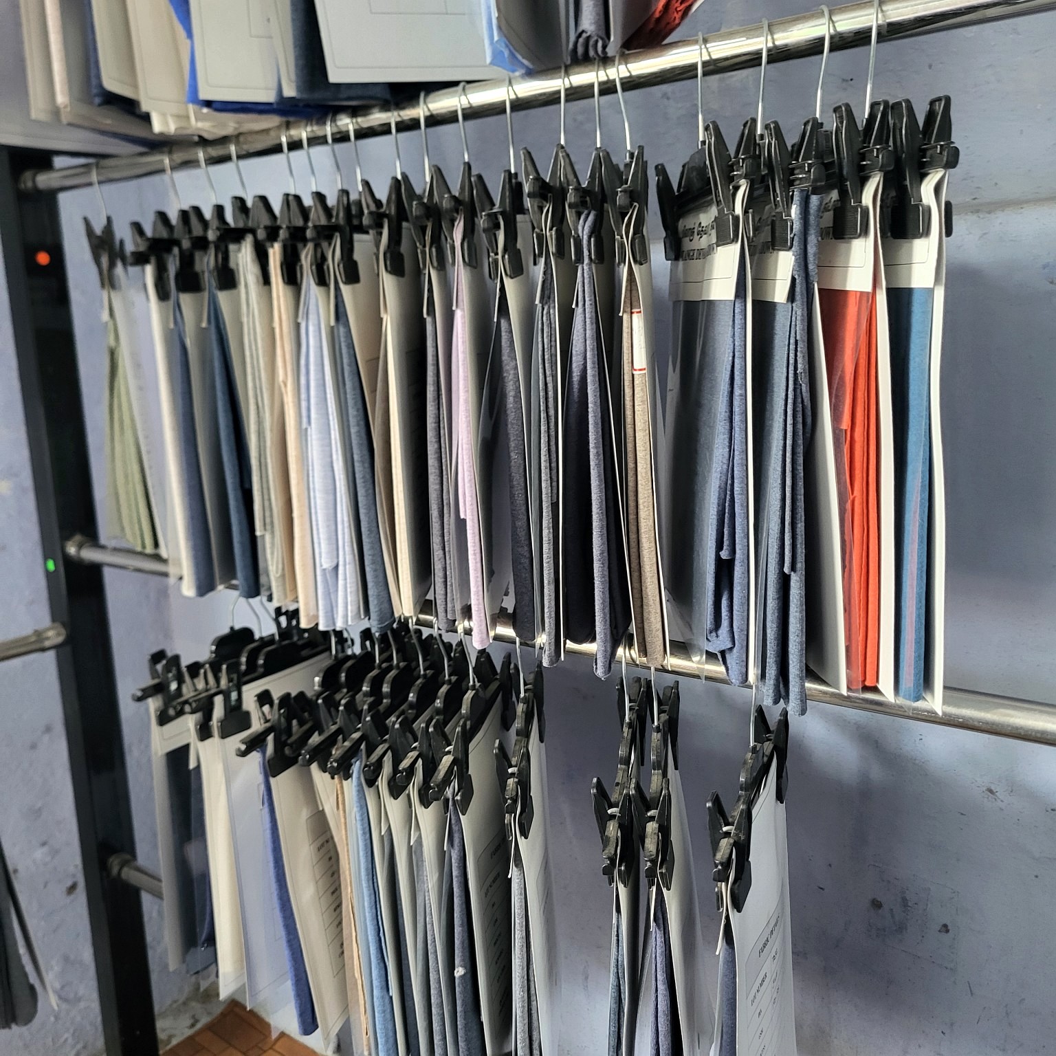 Physical shade sample room